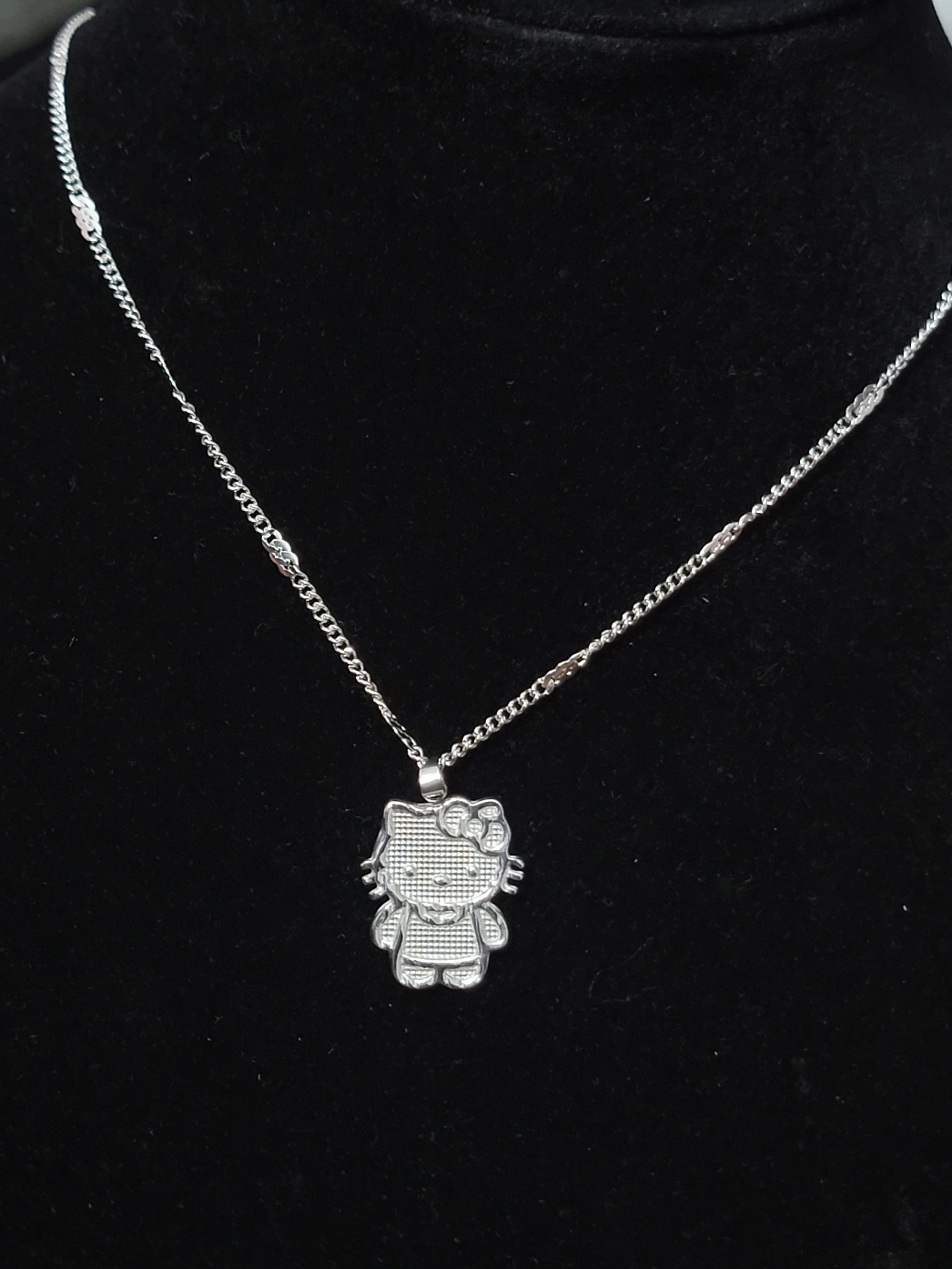 Kitty necklace